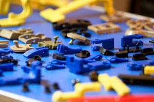 Plásticos para gaming: la clave en la fabricación de máquinas recreativas de alta resistencia.